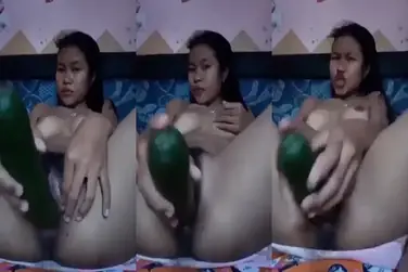 ABG Indo Sange Berat Colmek Pakai Timun Gede Becek